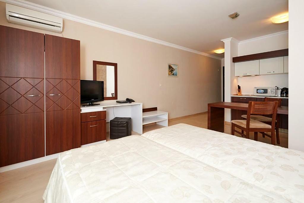 Penelopa Palace Apart Hotel & Spa Pomorie Exterior photo