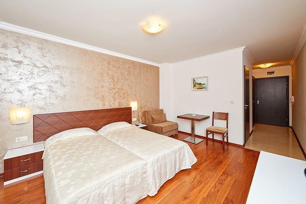 Penelopa Palace Apart Hotel & Spa Pomorie Exterior photo