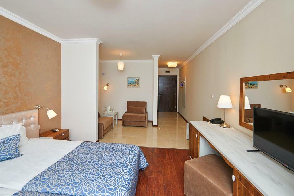 Penelopa Palace Apart Hotel & Spa Pomorie Exterior photo