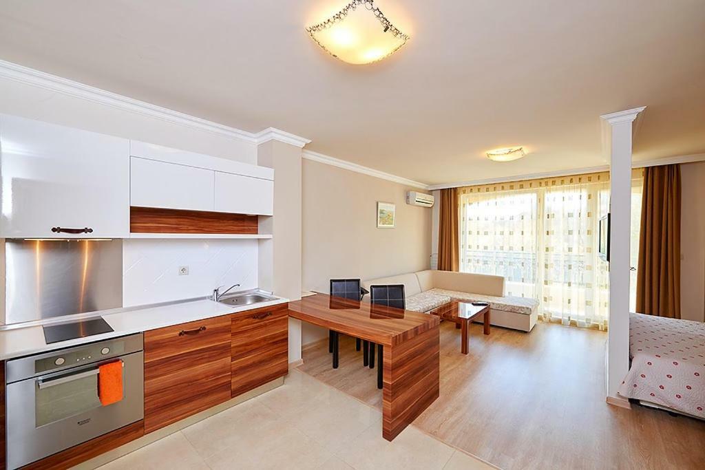 Penelopa Palace Apart Hotel & Spa Pomorie Exterior photo
