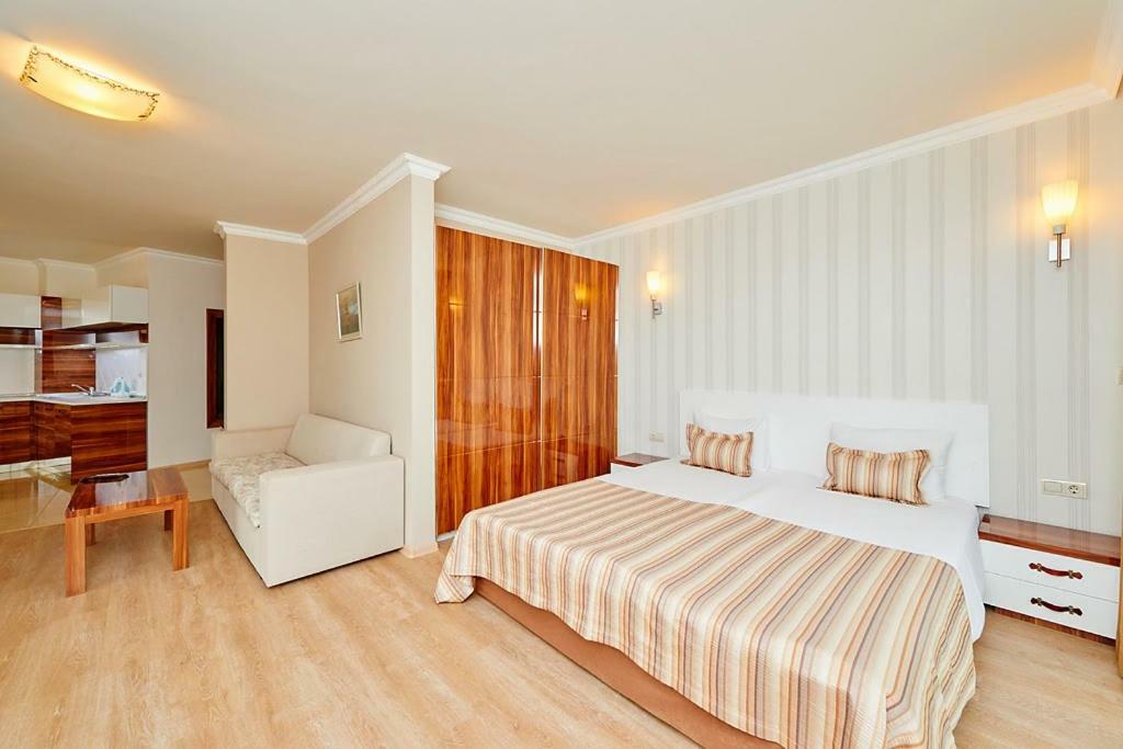 Penelopa Palace Apart Hotel & Spa Pomorie Exterior photo
