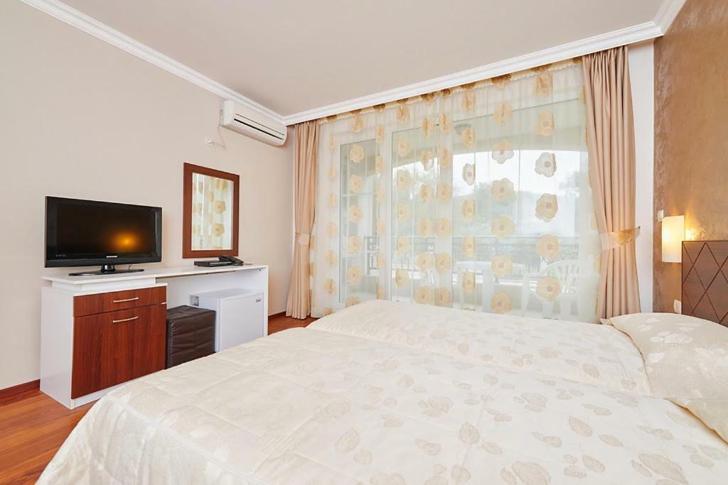 Penelopa Palace Apart Hotel & Spa Pomorie Exterior photo