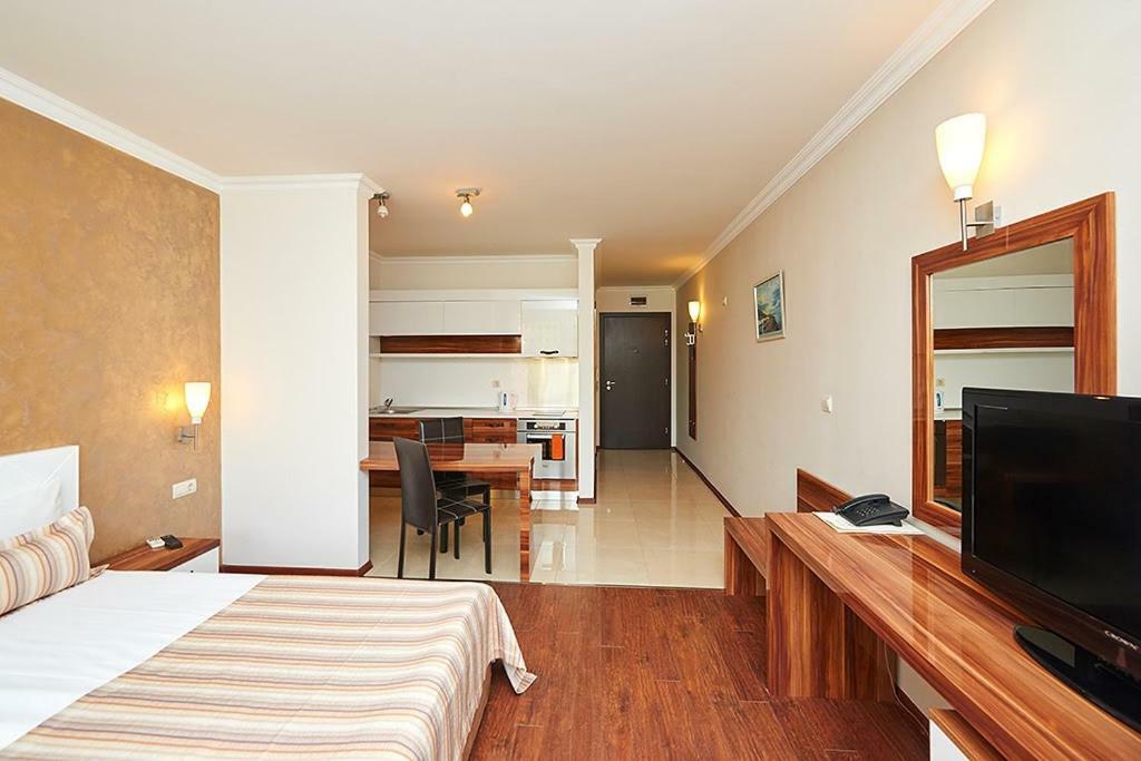 Penelopa Palace Apart Hotel & Spa Pomorie Exterior photo
