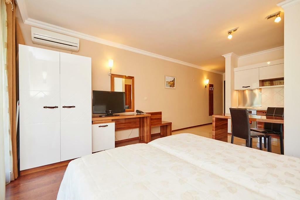 Penelopa Palace Apart Hotel & Spa Pomorie Exterior photo