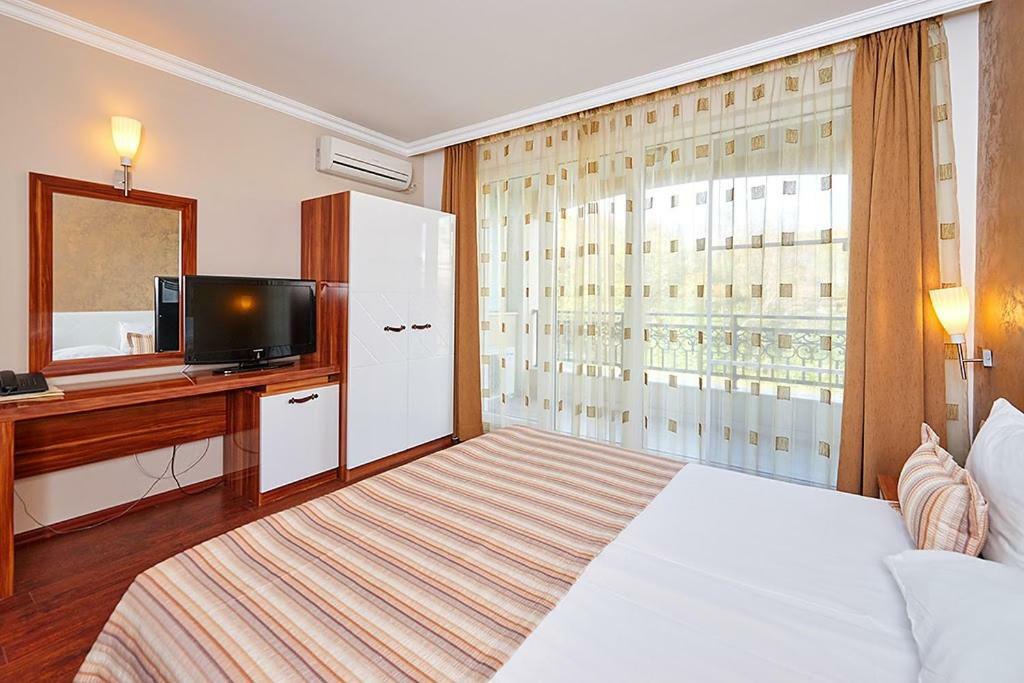 Penelopa Palace Apart Hotel & Spa Pomorie Exterior photo
